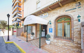 Отель Hostal Los Corchos  Фуэнхирола
